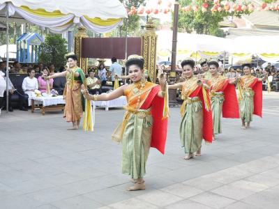 การแสดงรำบวงสรวง