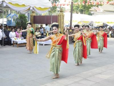 การแสดงรำบวงสรวง