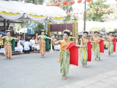 การแสดงรำบวงสรวง