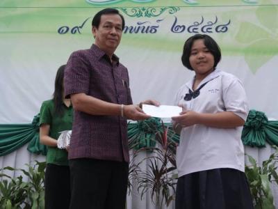 มูลนิธิเพชรพิทยาคม มอบทุนการศึกษา