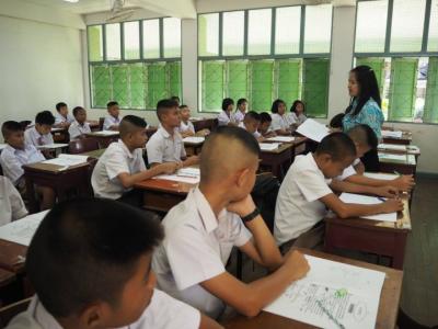การสอนปรับพื้นฐานนักเรียนชั้น ม.1 และ ม.4 