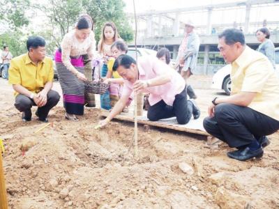 ทอดผ้าป่าสามัคคีเพื่อสมทบทุนสร้างอาคาร สพม.40