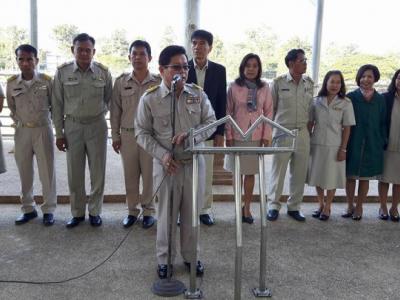 มอบของขวัญปีใหม่ คณะผู้บริหาร