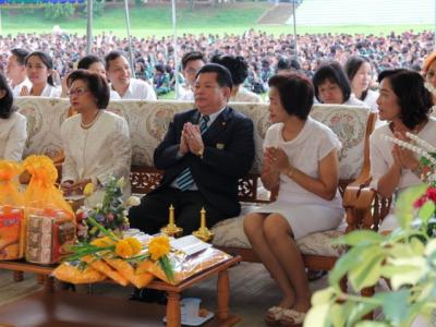 ตักบาตรวันเข้าพรรษา 2557